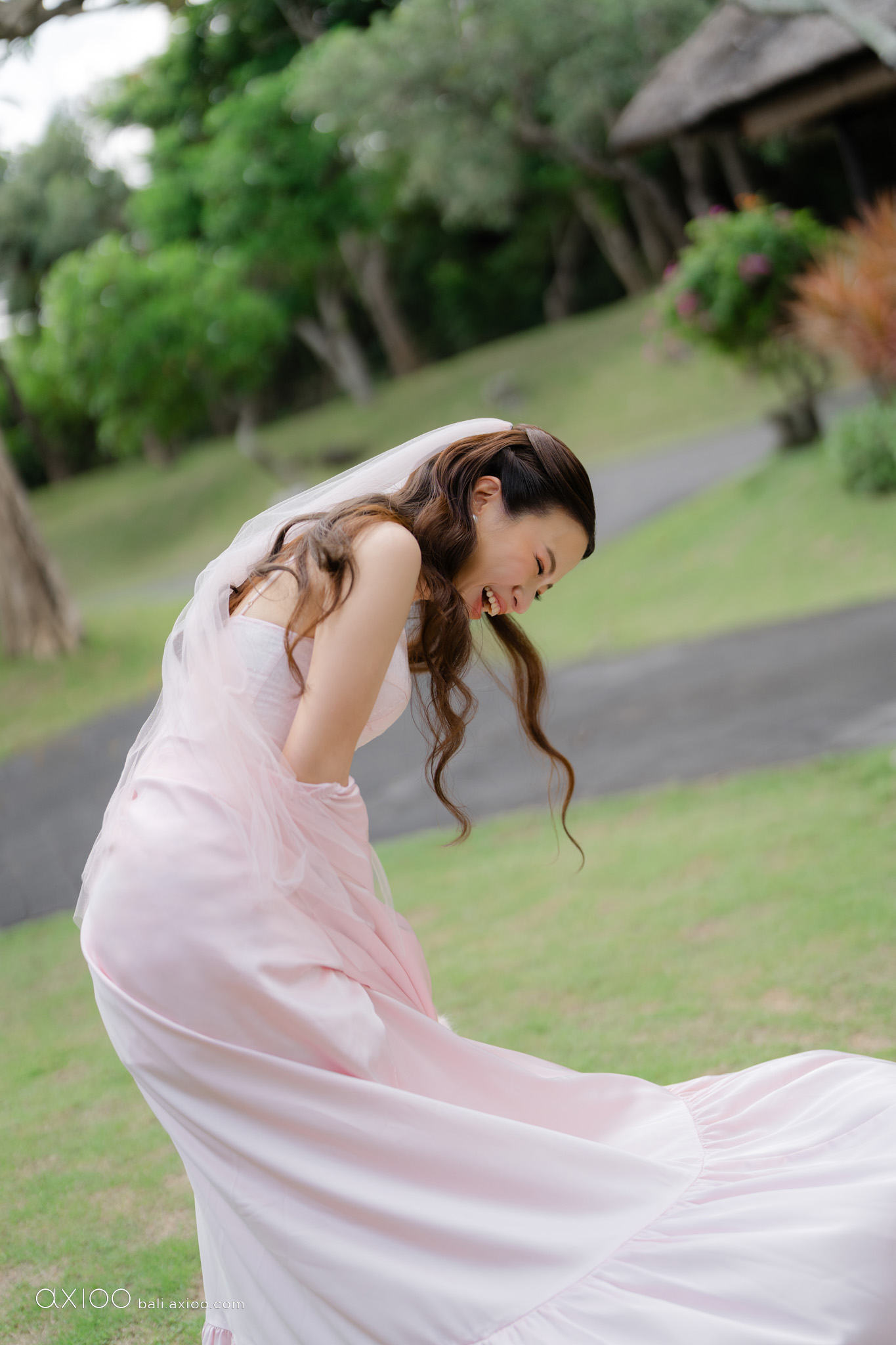 Axioo: Dreamlike Skies, Weightless Tides